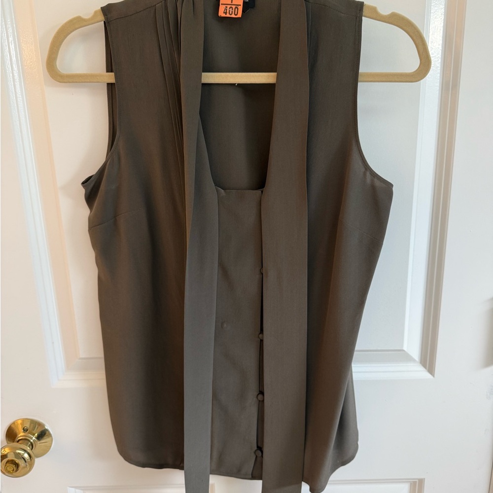 Ann Taylor Sleeveless Silk Blouse in Army Green